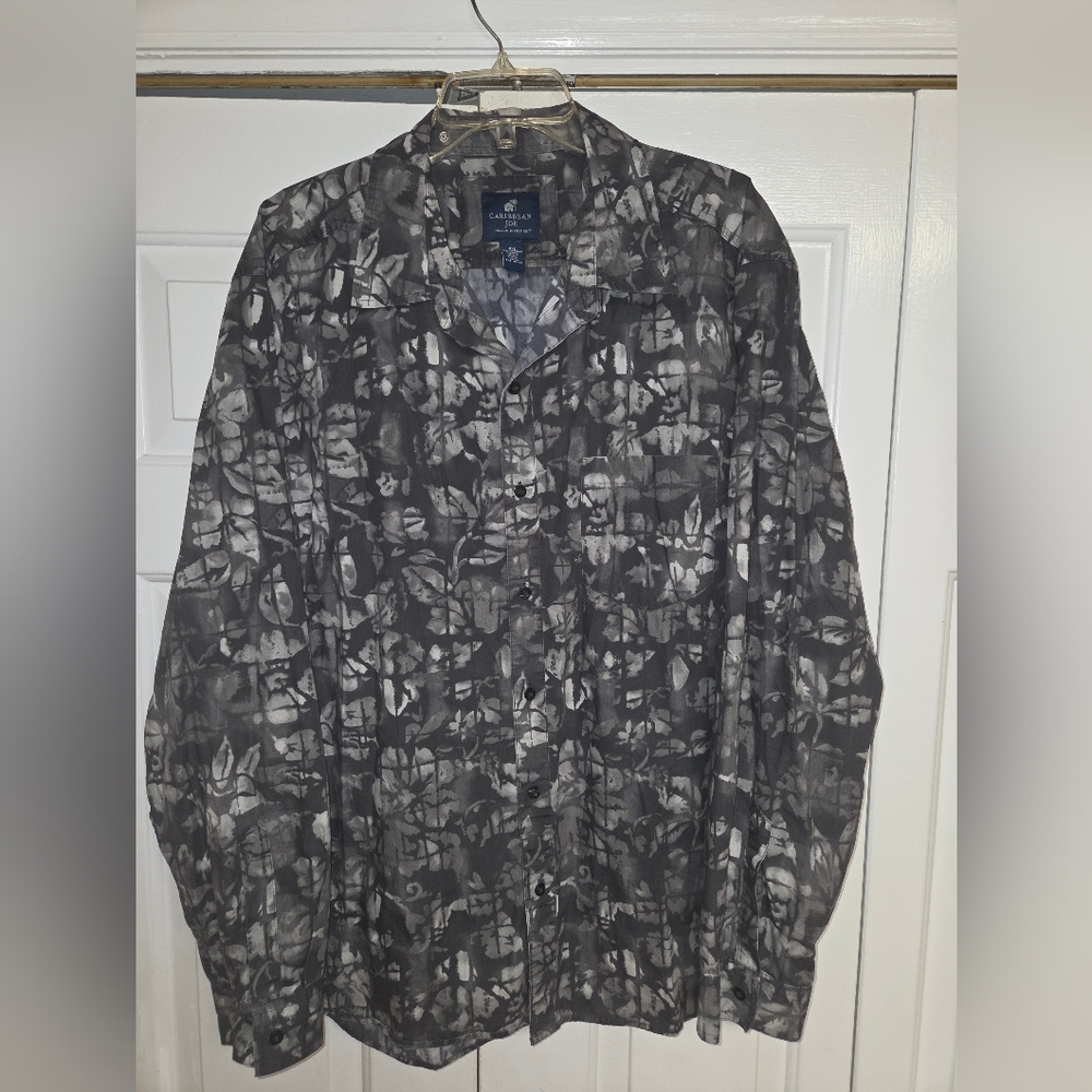 Men's Black and Gray Jacket